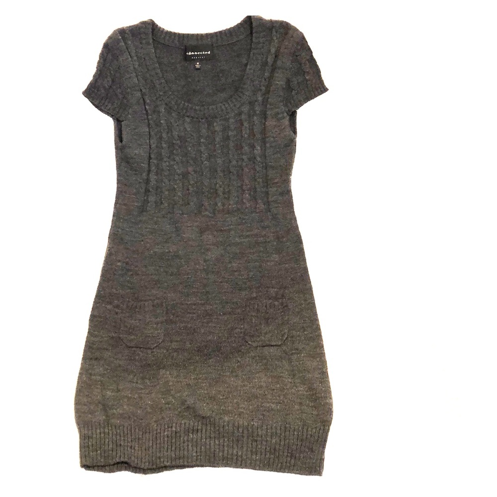 Short sleeve sweater dress.